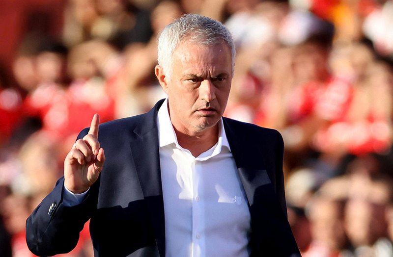 chelsea-phot-lo-mourinho-trong-ngay-tai-ngo-o-champions-league