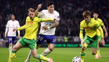 Lyon vs FC Nantes (02:45 – 01/12) | Xem lại trận đấu